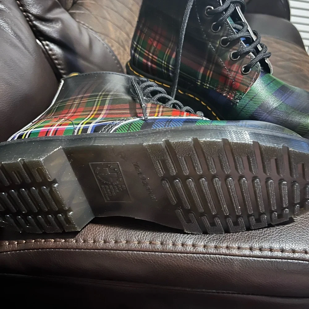 Dr. Martens Black Lace Up Boots with Chunky Sole - Picture 4 of 5